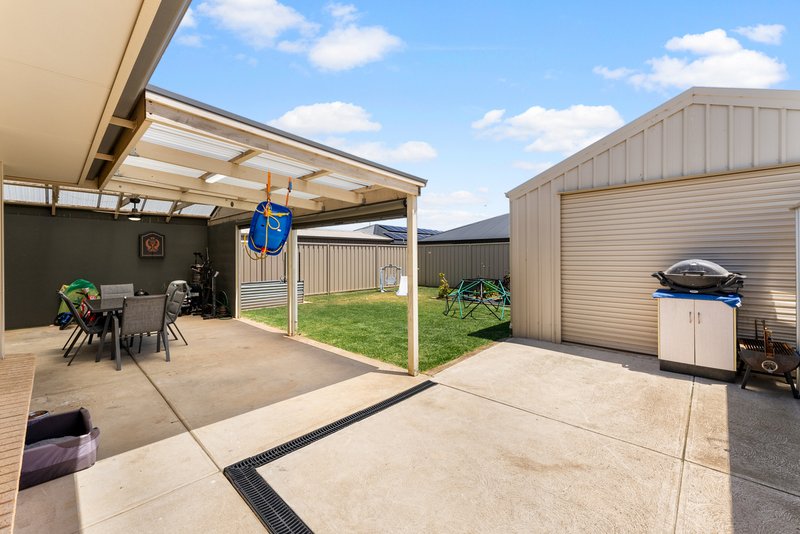 Photo - 12 Elly Drive, Munno Para West SA 5115 - Image 18