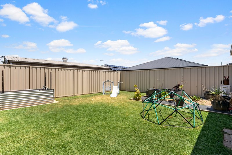 Photo - 12 Elly Drive, Munno Para West SA 5115 - Image 20