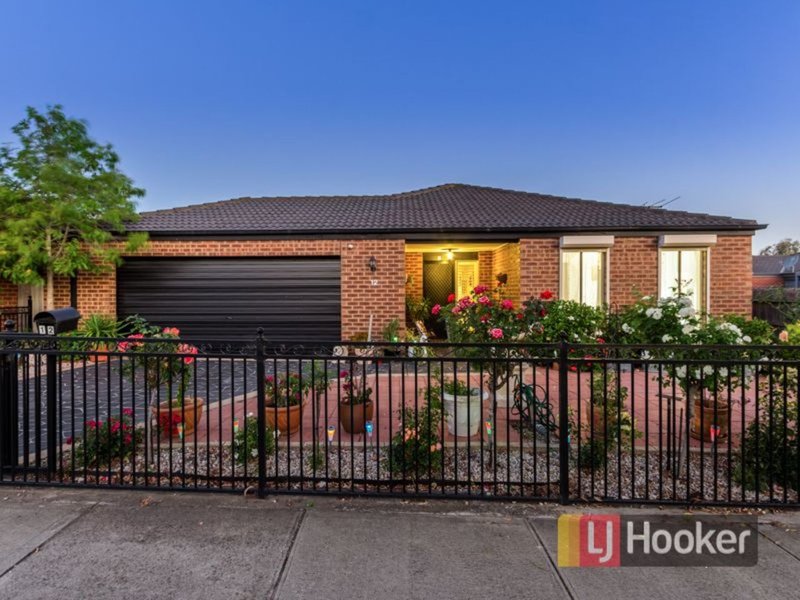 12 Elpara Way, Hampton Park VIC 3976