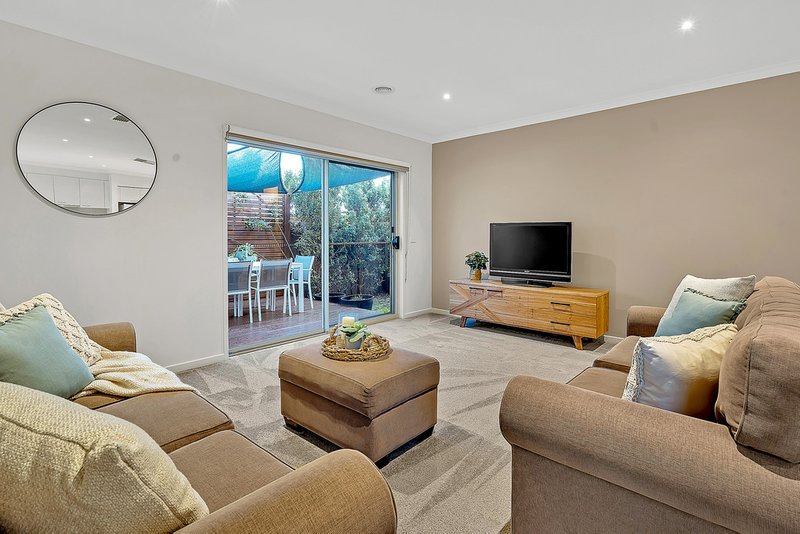 Photo - 12 Eminence Way, Craigieburn VIC 3064 - Image 12