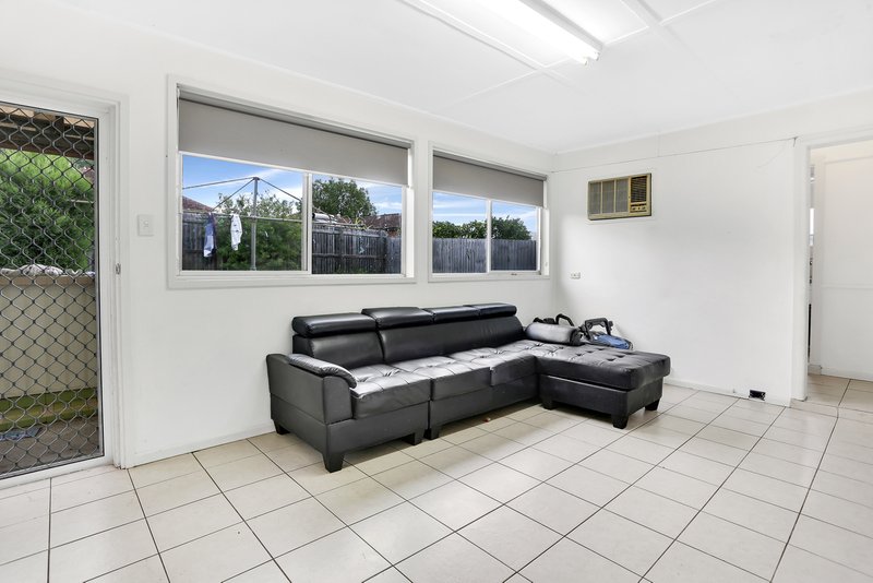 Photo - 12 Endeavour Street, Seven Hills NSW 2147 - Image 3