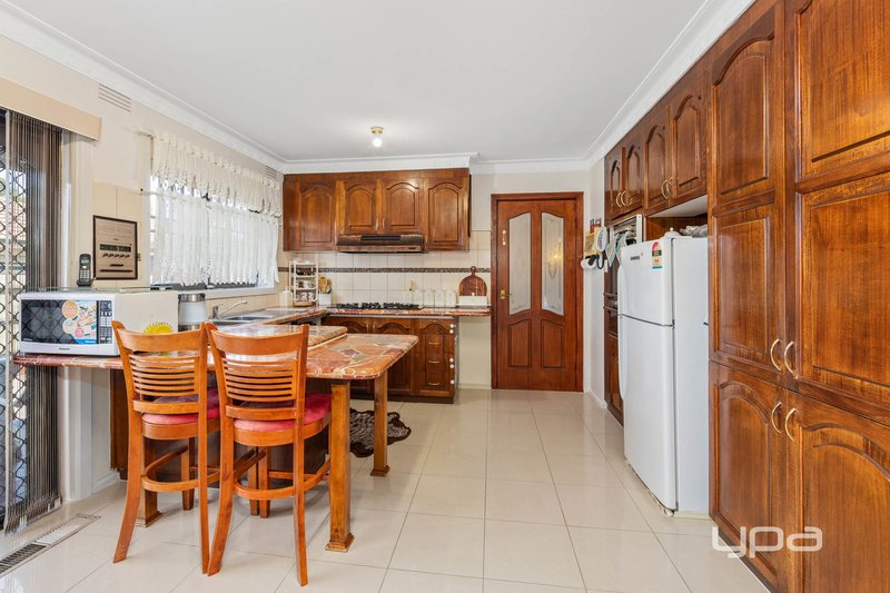 Photo - 12 Epalock Crescent, St Albans VIC 3021 - Image 7