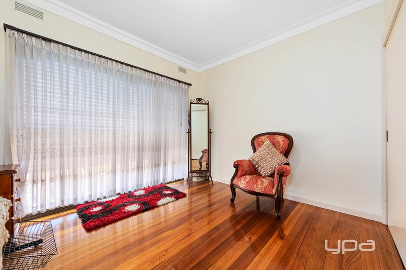 Photo - 12 Epalock Crescent, St Albans VIC 3021 - Image 15