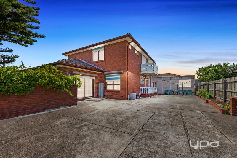 Photo - 12 Epalock Crescent, St Albans VIC 3021 - Image 17