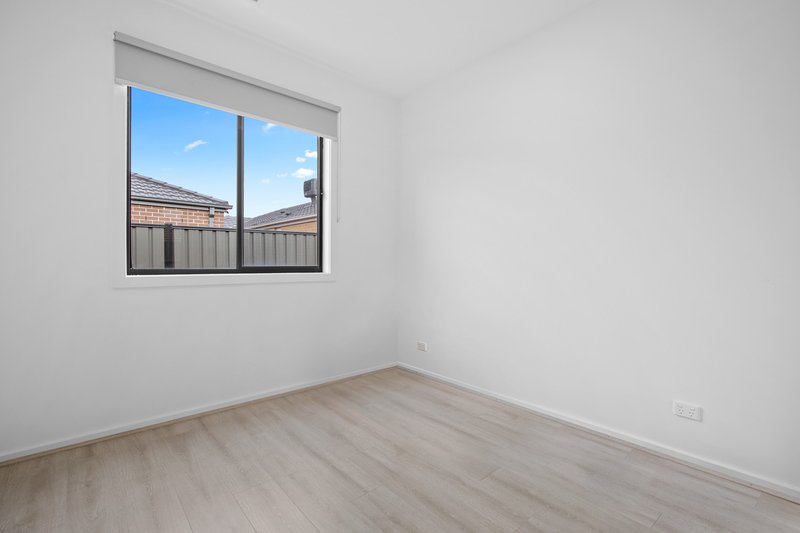 Photo - 12 Eshal Crescent, Wyndham Vale VIC 3024 - Image 12