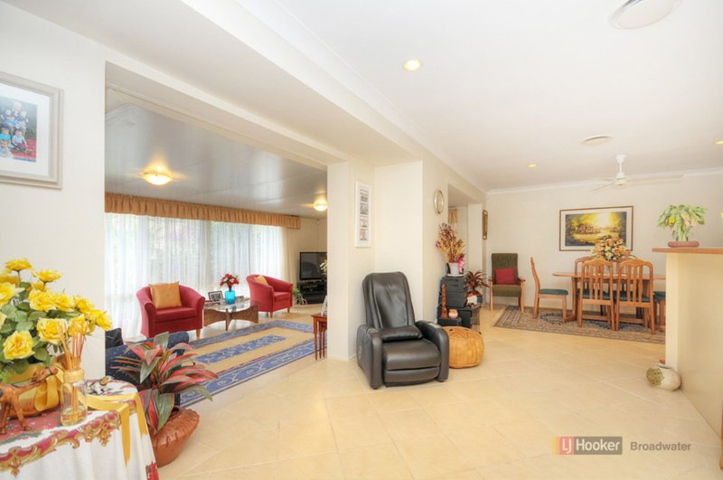 Photo - 12 Essendon Close, Arundel QLD 4214 - Image 3