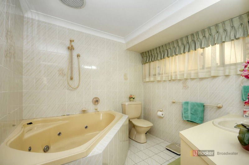 Photo - 12 Essendon Close, Arundel QLD 4214 - Image 9