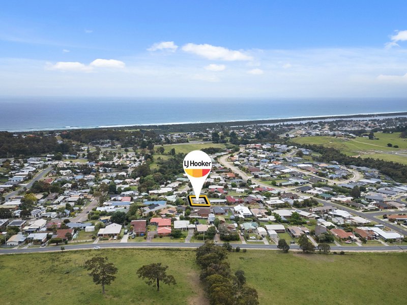 Photo - 12 Ewing Court, Lakes Entrance VIC 3909 - Image 2