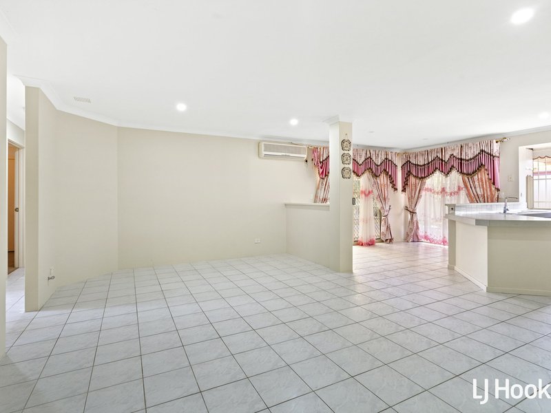 Photo - 12 Exmouth Place, Thornlie WA 6108 - Image 4