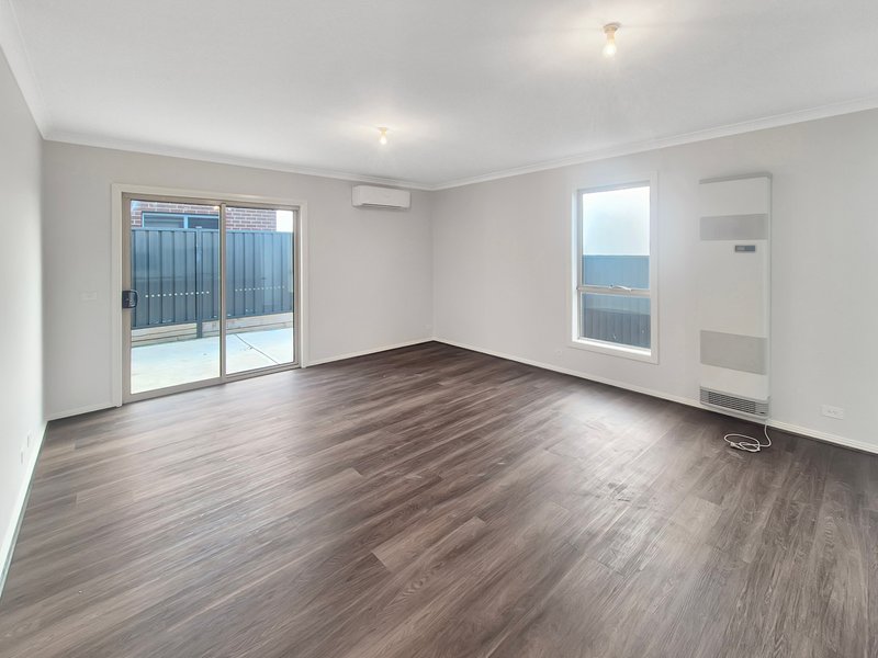 Photo - 12 Expedition Way, Corio VIC 3214 - Image 2