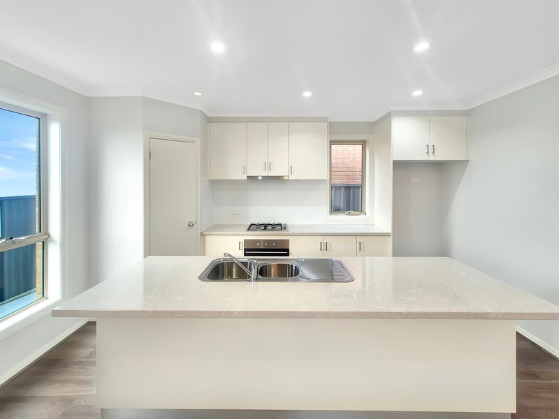Photo - 12 Expedition Way, Corio VIC 3214 - Image 3