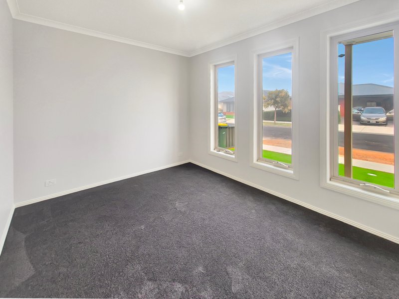 Photo - 12 Expedition Way, Corio VIC 3214 - Image 4