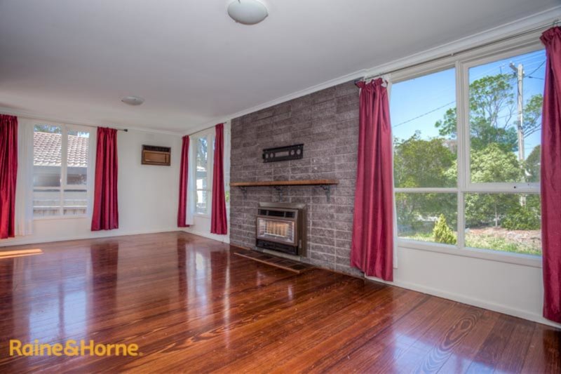 Photo - 12 Fadden Grove, Sunbury VIC 3429 - Image 4