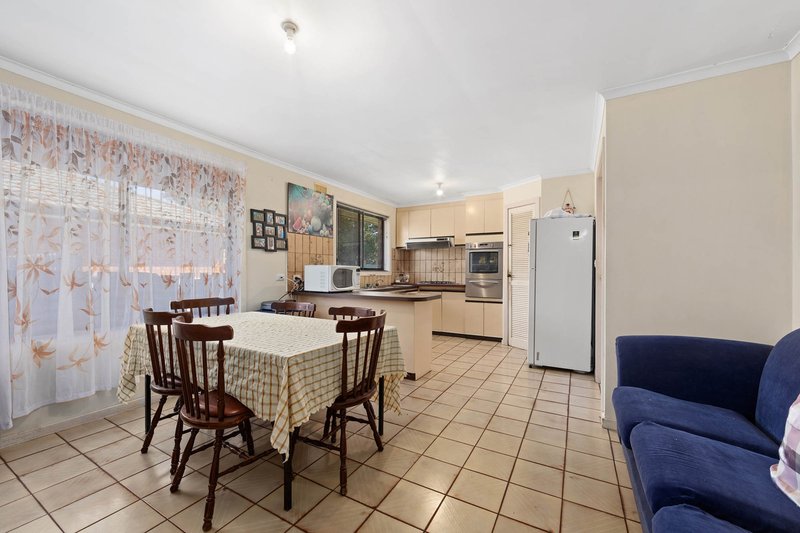 Photo - 12 Fairfax Circuit, Albanvale VIC 3021 - Image 4