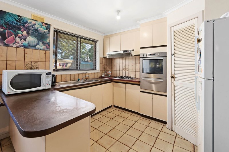 Photo - 12 Fairfax Circuit, Albanvale VIC 3021 - Image 5