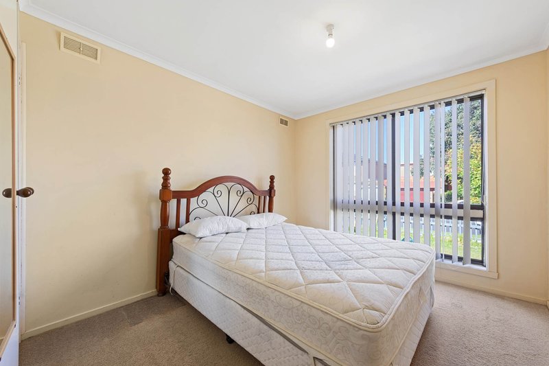 Photo - 12 Fairfax Circuit, Albanvale VIC 3021 - Image 7