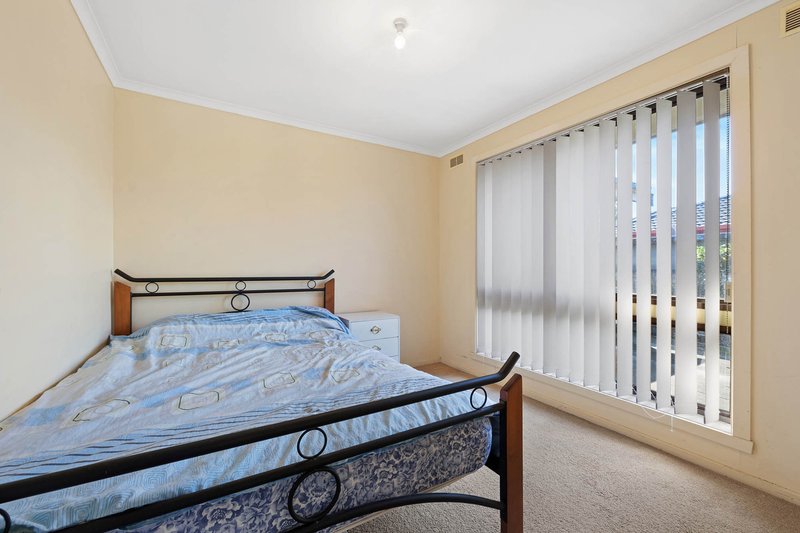 Photo - 12 Fairfax Circuit, Albanvale VIC 3021 - Image 8