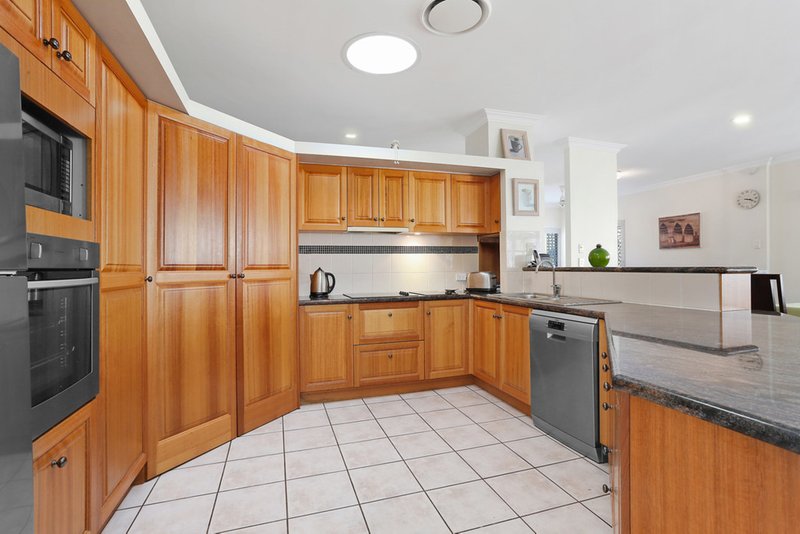 Photo - 12 Fairview Place, Bridgeman Downs QLD 4035 - Image 2