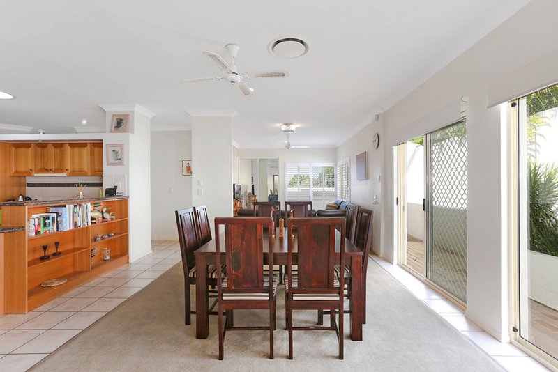 Photo - 12 Fairview Place, Bridgeman Downs QLD 4035 - Image 3