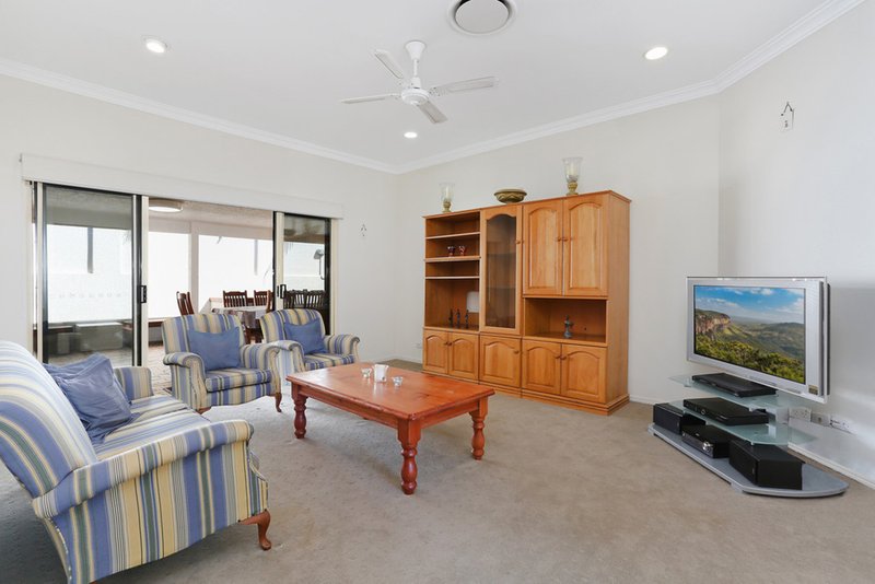 Photo - 12 Fairview Place, Bridgeman Downs QLD 4035 - Image 4