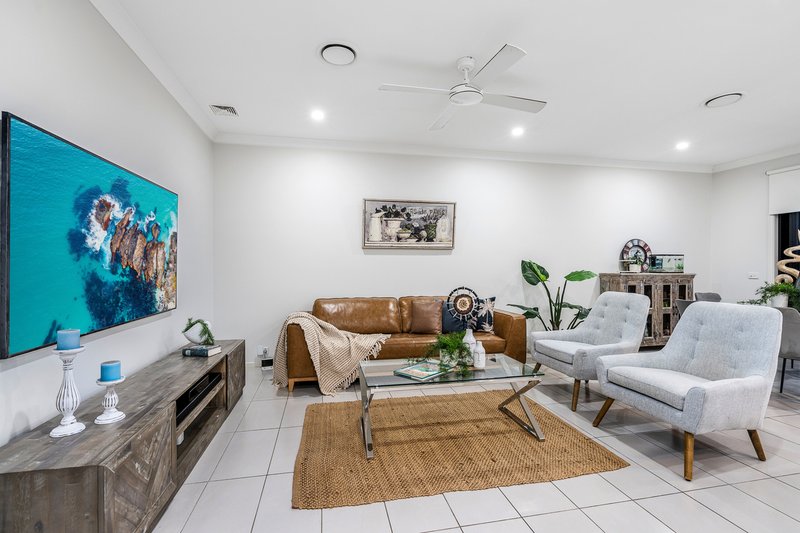 Photo - 12 Fairwater Boulevard, Blacktown NSW 2148 - Image 4