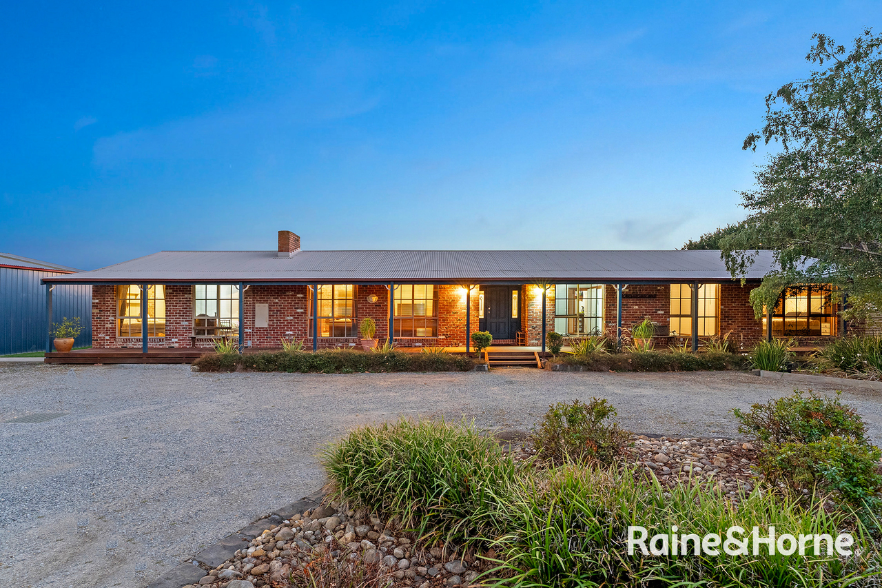 12 Fairway Court, Pakenham, VIC 3810 - Image 3