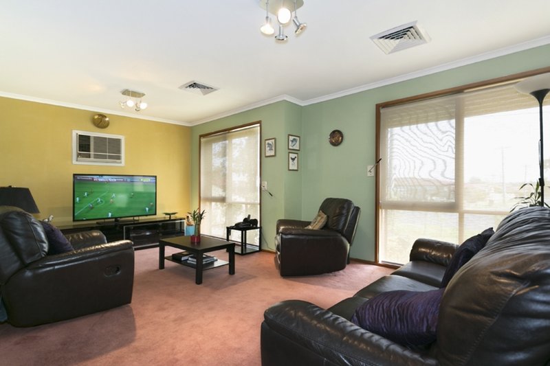 Photo - 12 Falcon Walk, Kings Park VIC 3021 - Image 3