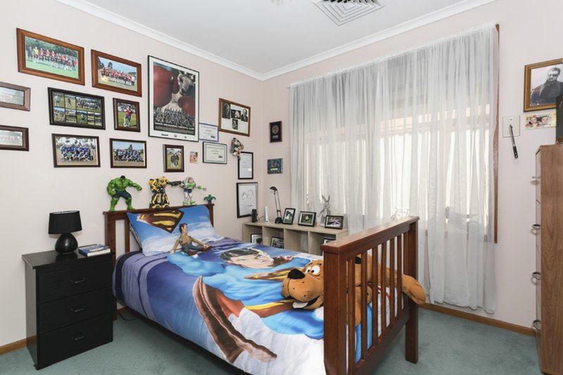 Photo - 12 Falcon Walk, Kings Park VIC 3021 - Image 7