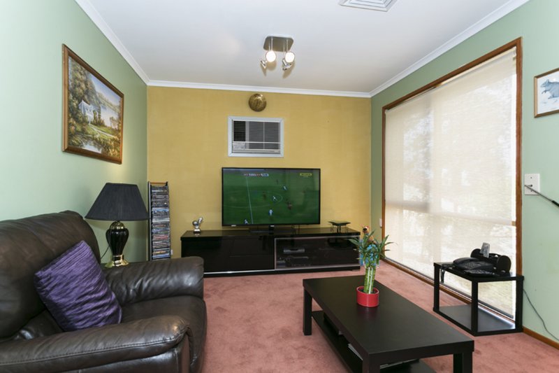 Photo - 12 Falcon Walk, Kings Park VIC 3021 - Image 9