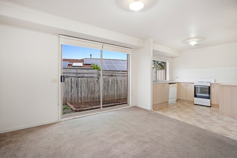 Photo - 12 Fantail Place, South Morang VIC 3752 - Image 3