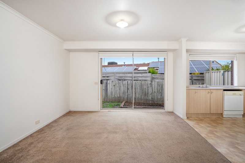 Photo - 12 Fantail Place, South Morang VIC 3752 - Image 4