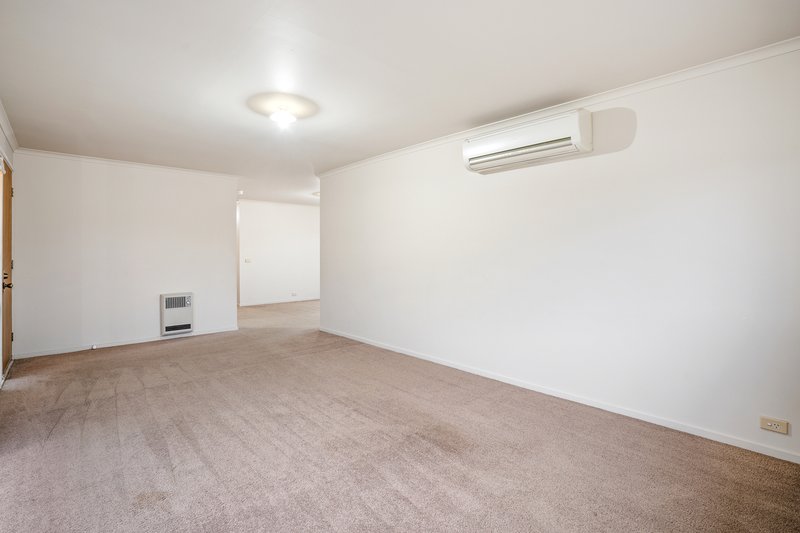 Photo - 12 Fantail Place, South Morang VIC 3752 - Image 6