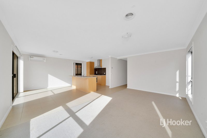 Photo - 12 Fellows Street, Weir Views VIC 3338 - Image 11