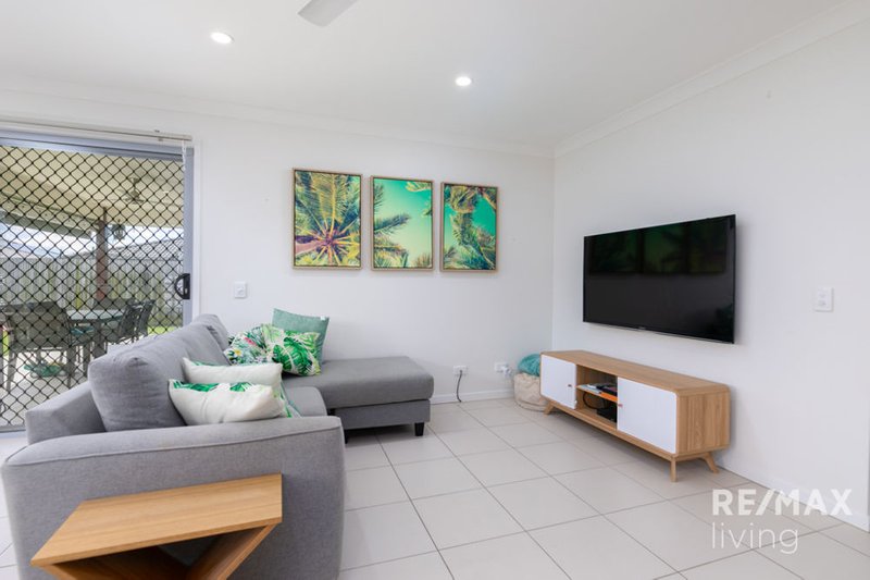 Photo - 12 Feltham Circuit, Burpengary East QLD 4505 - Image 7