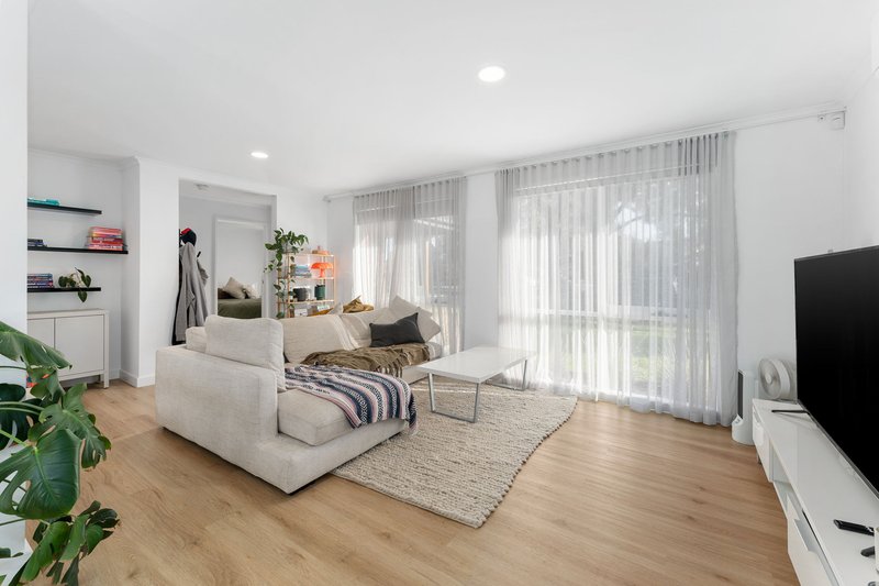 Photo - 12 Fern Court, Mill Park VIC 3082 - Image 2