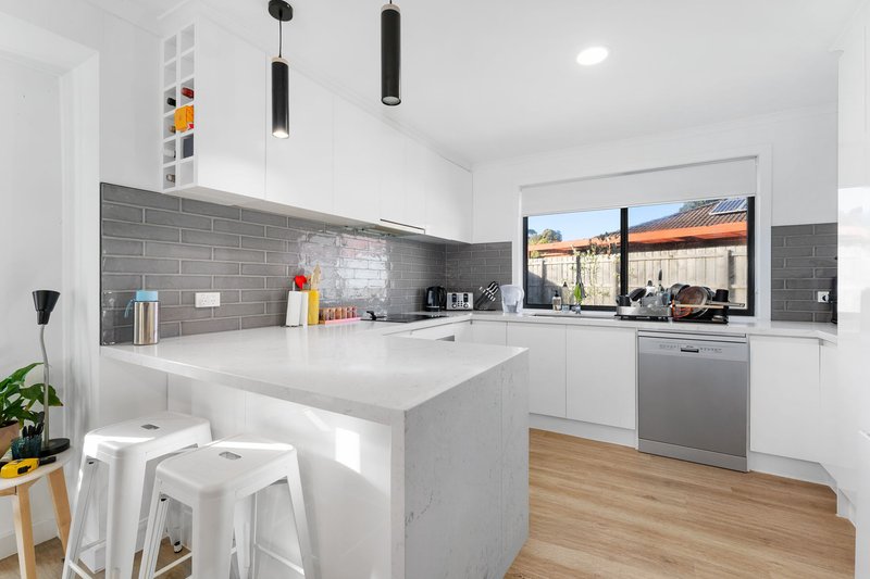 Photo - 12 Fern Court, Mill Park VIC 3082 - Image 3