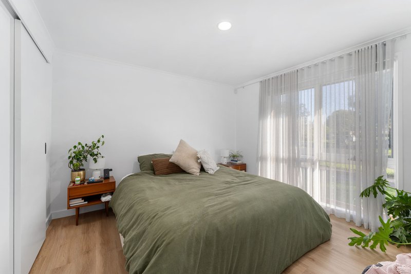 Photo - 12 Fern Court, Mill Park VIC 3082 - Image 6