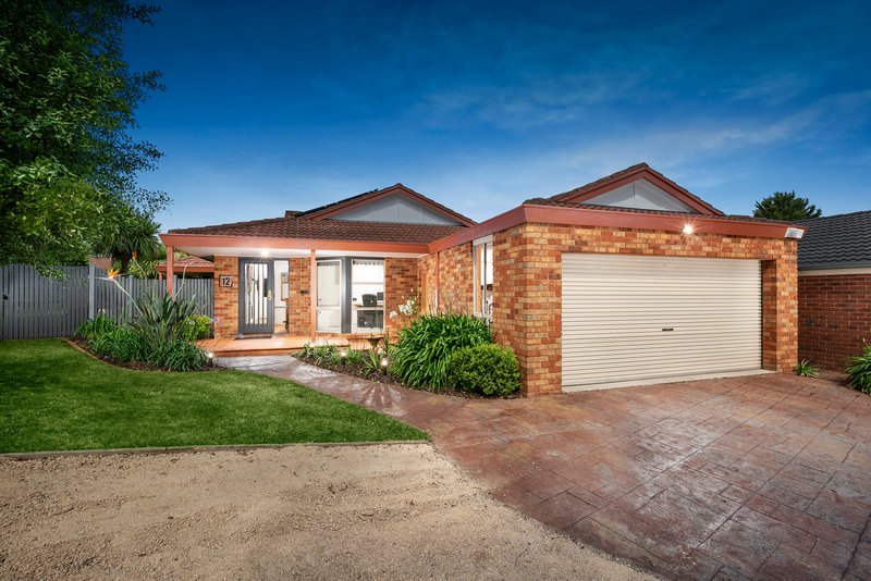 12 Fernbrook Rise, Knoxfield VIC 3180