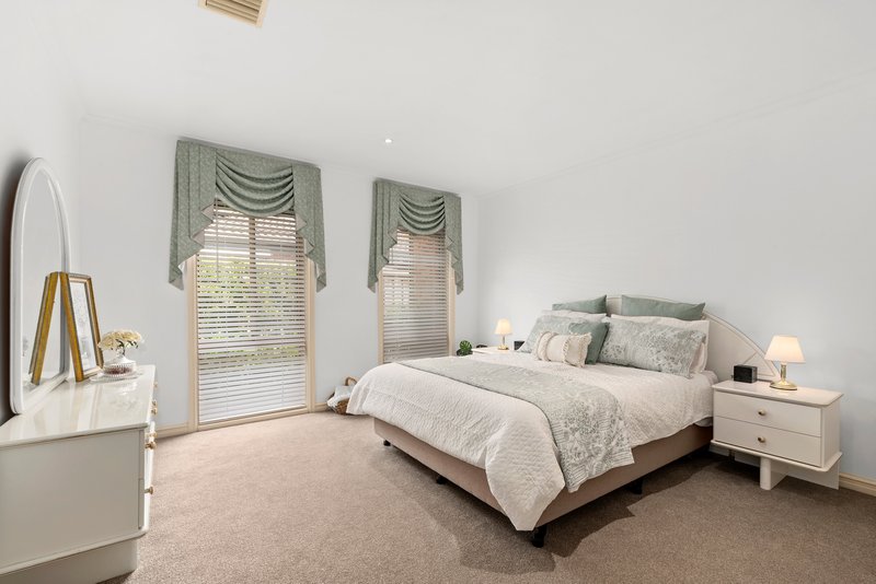 Photo - 12 Fernbrook Rise, Knoxfield VIC 3180 - Image 6