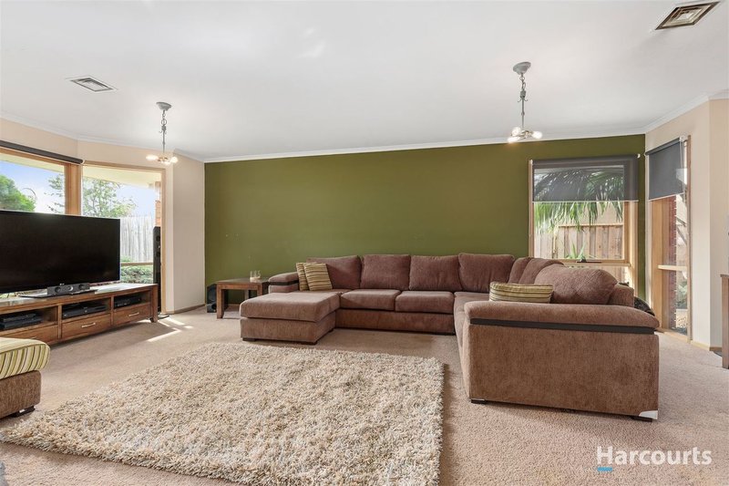 Photo - 12 Fernlea Avenue, Rowville VIC 3178 - Image 5