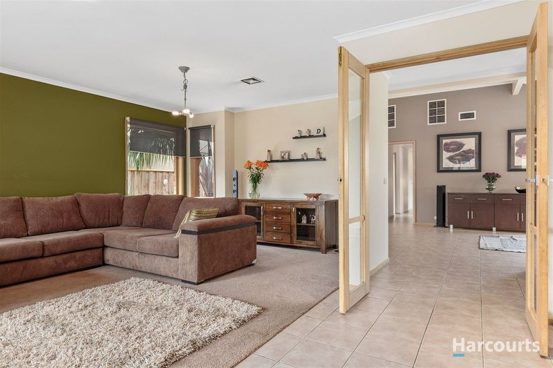 Photo - 12 Fernlea Avenue, Rowville VIC 3178 - Image 6