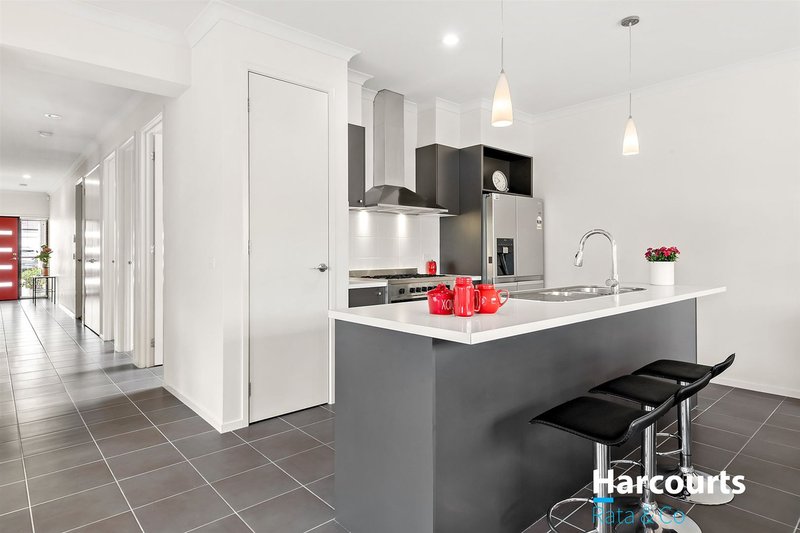 Photo - 12 Ferntree Close, Epping VIC 3076 - Image 4