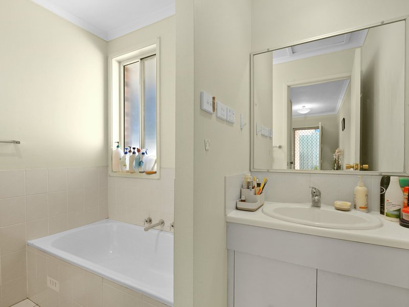 Photo - 12 Ferrari Place, Ingleburn NSW 2565 - Image 5