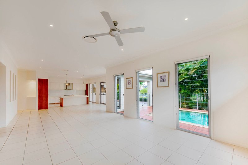 Photo - 12 Ferrymans Court, Helensvale QLD 4212 - Image 4