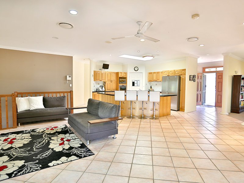 Photo - 12 Fiddlewood Place, Bridgeman Downs QLD 4035 - Image 6