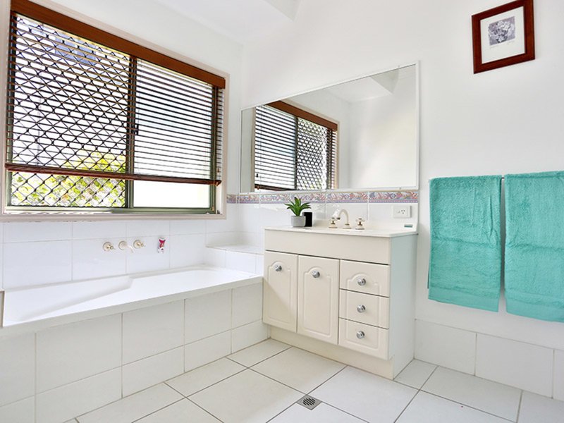 Photo - 12 Fiddlewood Place, Bridgeman Downs QLD 4035 - Image 13