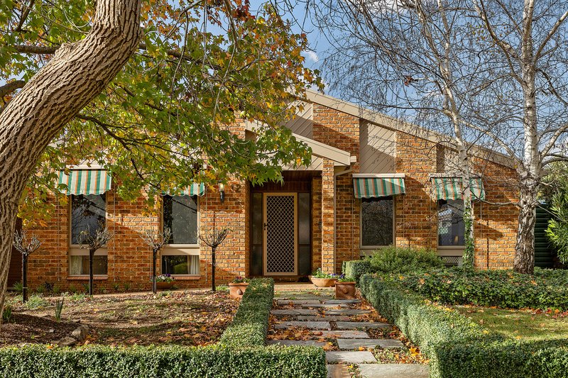 Photo - 12 Firbank Close, Isabella Plains ACT 2905 - Image 2