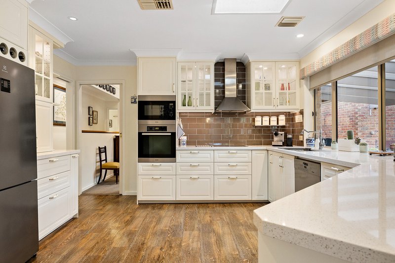 Photo - 12 Firbank Close, Isabella Plains ACT 2905 - Image 3
