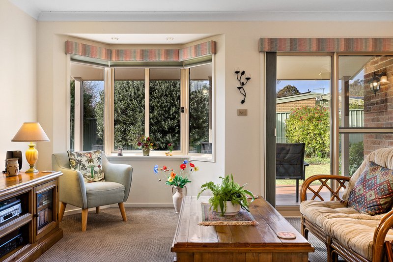Photo - 12 Firbank Close, Isabella Plains ACT 2905 - Image 6