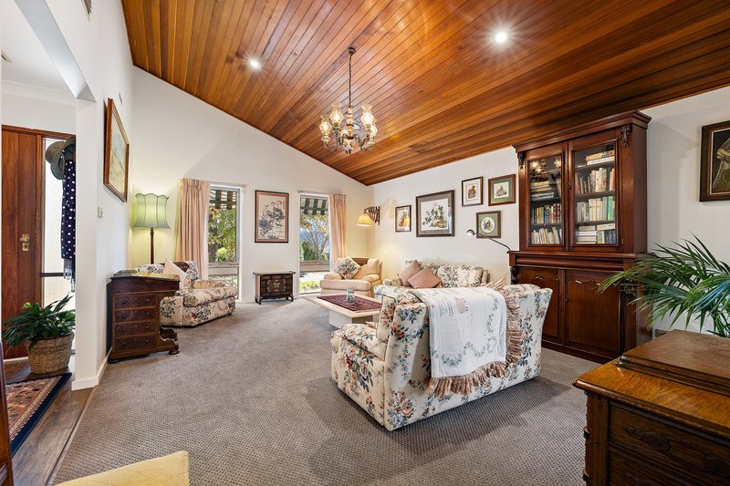Photo - 12 Firbank Close, Isabella Plains ACT 2905 - Image 7